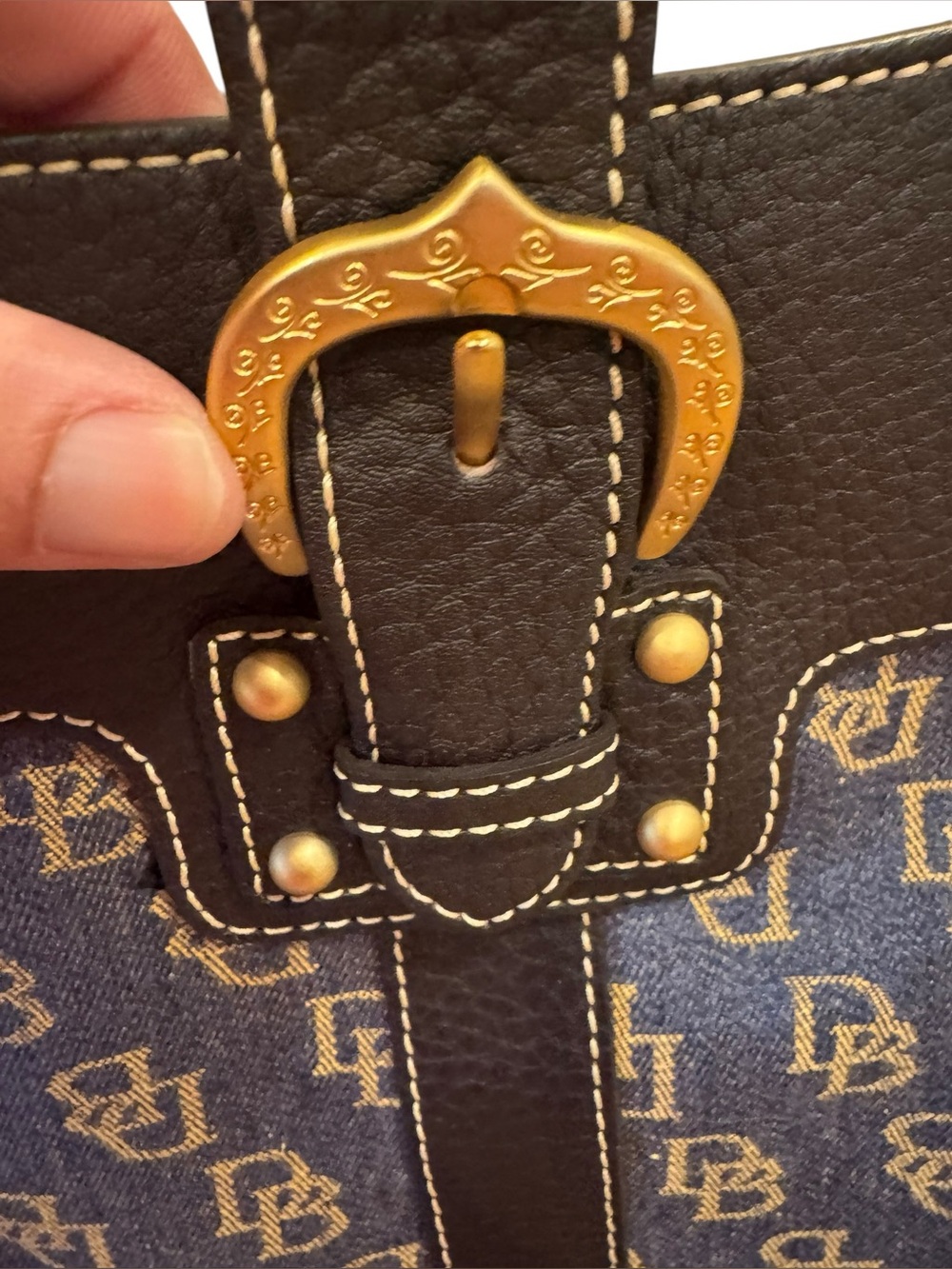 Dooney & Bourke Monogram Denim Tote w/matching wristlet/pouch - LIKE NEW Y2K - Picture 2 of 15